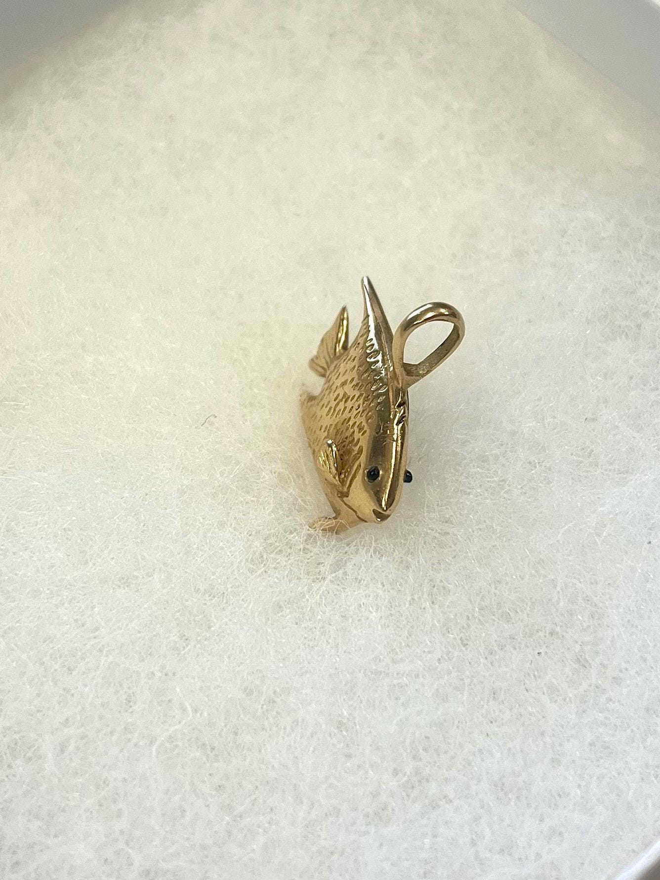 Estate 14k Yellow Gold Onyx Fish Pendant 3.7 Grams