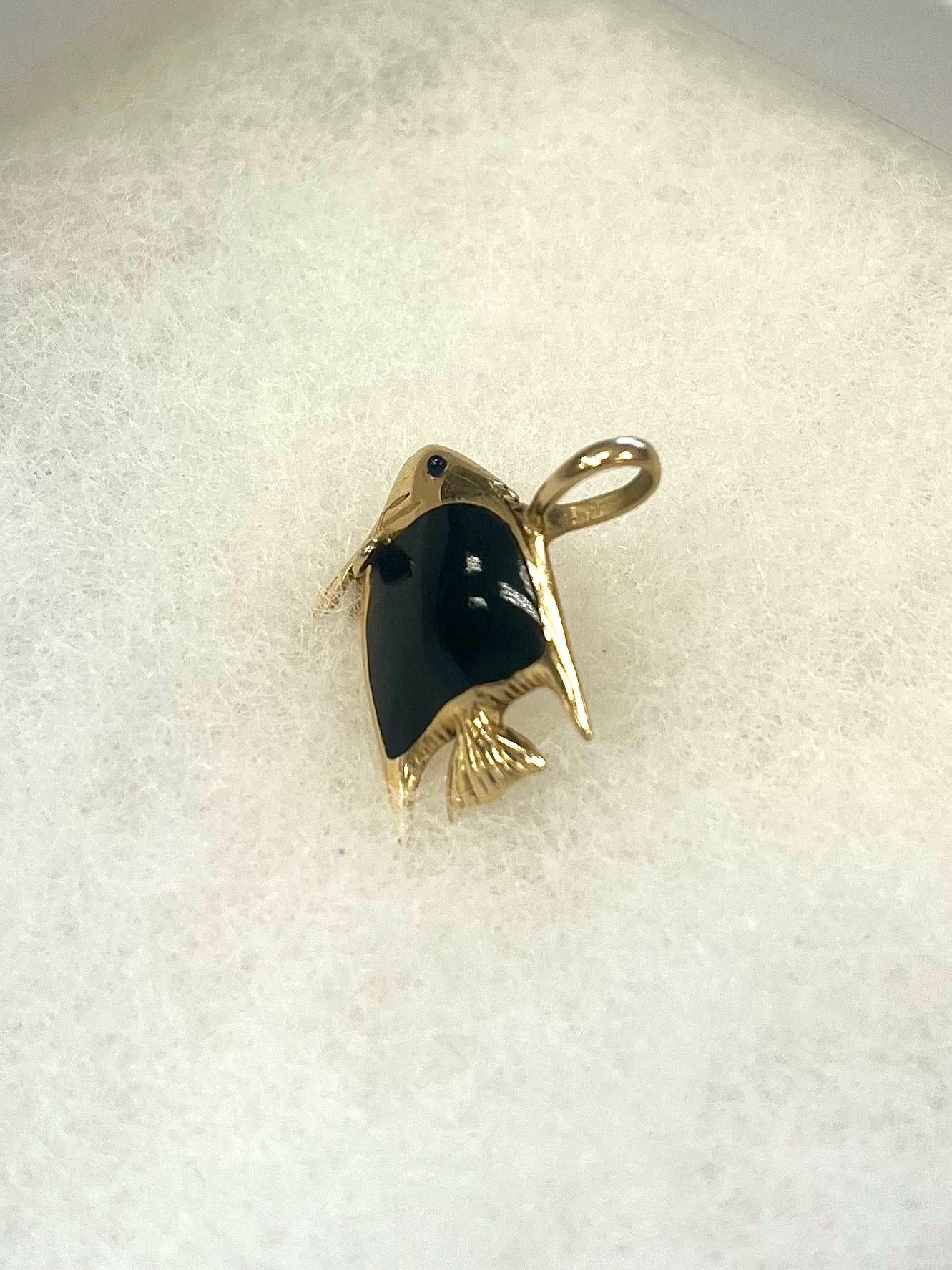 Estate 14k Yellow Gold Onyx Fish Pendant 3.7 Grams